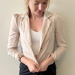 Cream blazer from Dokigeki